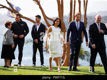 Il Duca e la Duchessa di Sussex, Australia Governatore Generale Peter Cosgrove (a destra), sua moglie Lynne Cosgrove (sinistra) e nuotatore olimpico Ian Thorpe (seconda a sinistra) nella motivazione della Admiralty House di Sydney, il primo giorno della coppia reale della visita in Australia. Foto Stock