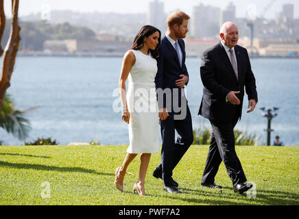 Il Duca e la Duchessa di Sussex con Australia il Governatore Generale Peter Cosgrove nella motivazione della Admiralty House di Sydney il primo giorno della coppia reale della visita in Australia. Foto Stock