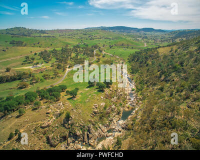 Adelong creek e scenic hills - vista aerea del NSW, Australia Foto Stock