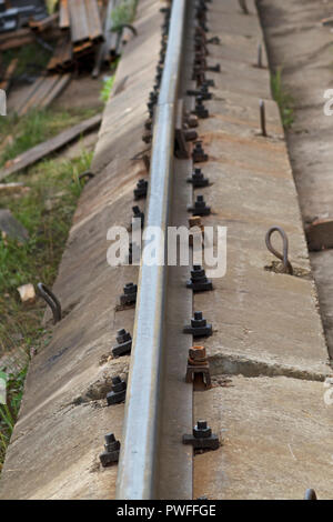 Gli elementi della linea ferroviaria costruzione, magazzino Foto Stock