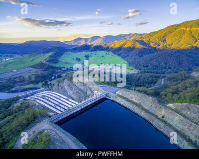 Vista aerea di Tumut Power Station 3 al tramonto Foto Stock