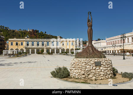 Zante, Grecia - 17 ottobre 2017: Illustrazione statua e la piazza principale di Zante, Mar Ionio, Grecia, Europa Foto Stock