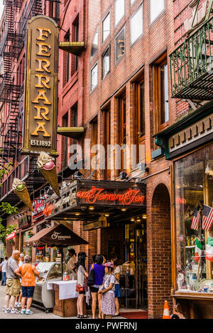 Ferrara Little Italy Mulberry Street Manhattan   New York New York, Stati Uniti d'America Foto Stock