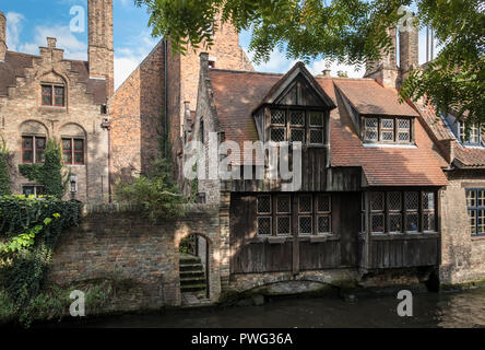 Edificio storico all'interno del St Johns complesso ospedaliero, un museo per uno dei più antichi conservati negli ospedali in Europa a Bruges, Fiandre Occidentali, Belgio Foto Stock