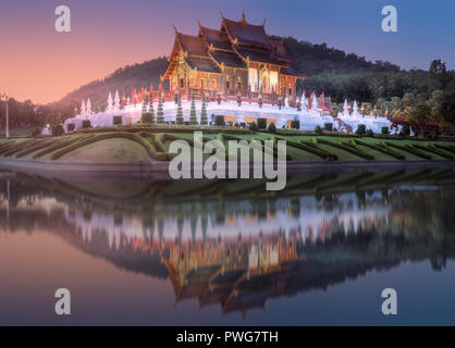 Royal Ratchaphruek Flora Park al tramonto di Chiang Mai Foto Stock