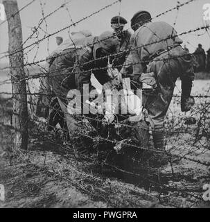 A Buchenwald Leipzig-Thekla cadaveri di soldati russi. Foto Stock