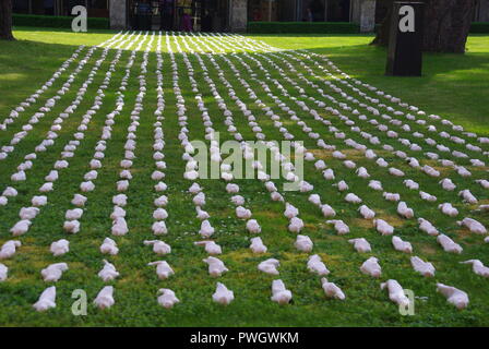 Schermi della Somme presso la Cattedrale di Salisbury Foto Stock