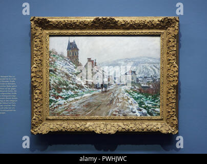 Dipinto 'Road a Vétheuil in inverno' (1879) dal francese pittore impressionista Claude Monet sul display alla sua retrospettiva nel Museo Albertina di Vienna in Austria. Claude Monet visse in Vétheuil nella prima casa a sinistra. La mostra dedicata al fondatore della francese pittura impressionista corre fino al 6 gennaio 2019. Foto Stock