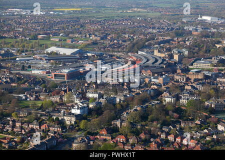 Una vista panoramica su York con la stazione ferroviaria di York centro raffigurato. Foto Stock