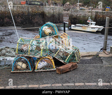 Barche da pesca in Pittenweem Porto sulla costa di Fife in Scozia Foto Stock