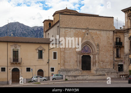 Passeggiando per i vicoli di Sulmona chiesa di San Filippo Neri Foto Stock