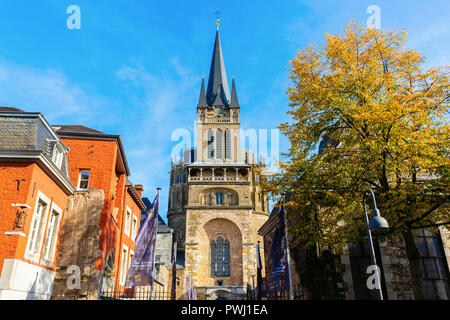 Aachen, Germania - 12 Ottobre 2018: la Cattedrale di Aquisgrana è una delle più antiche cattedrali d'Europa. La chiesa fu completata 803 e fu la chiesa di cor Foto Stock