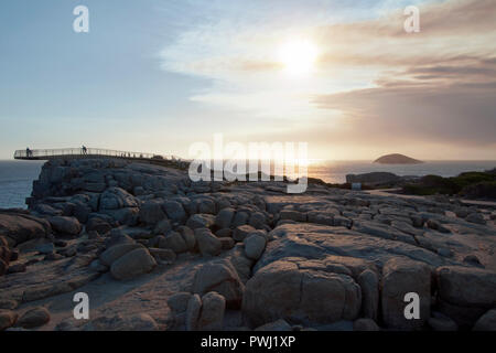 Albany Australia, vista al tramonto a Torndirrup National Park con "Gap" piattaforma di visualizzazione Foto Stock