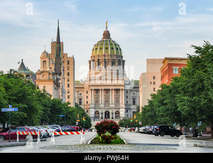 Una vista di Harrisburg capitale di stato dalla strada. Foto Stock