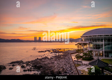 Vista notturna di Dongbaekseom isola in Busan, Corea Foto Stock