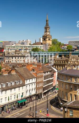 Regno Unito, Inghilterra, Tyneside, Newcastle upon Tyne, Sandhill e Chiesa di Tutti i Santi, vista in elevazione dal livello alto ponte Foto Stock