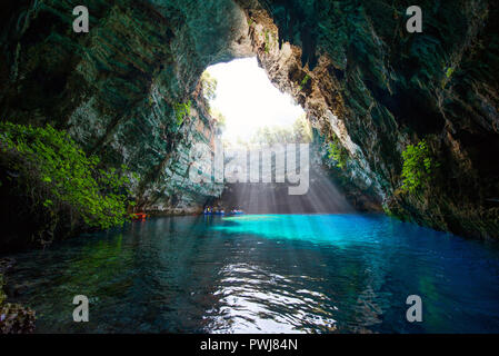 Famoso lago melissani sull'isola di Cefalonia - Grecia Foto Stock