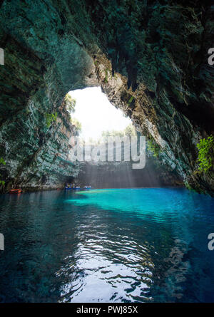 Famoso lago melissani sull'isola di Cefalonia - Grecia Foto Stock