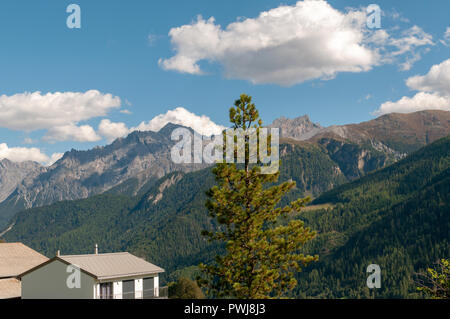 Guarda, comune di Scuol Engadin, Grigioni, Svizzera Foto Stock