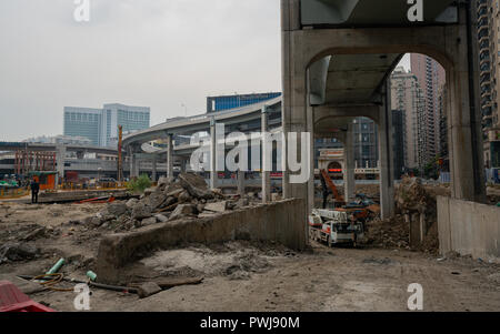 13 ottobre 2018, Wuhan, Cina : antenna urbano strada sito in costruzione a Wuhan Cina Foto Stock