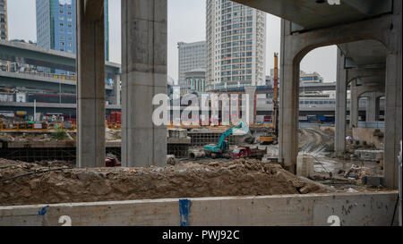 13 ottobre 2018, Wuhan, Cina : antenna urbano strada sito in costruzione a Wuhan Cina Foto Stock