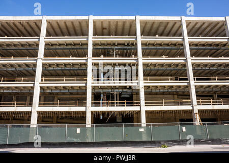 Miami Beach Florida, 17th Street, in costruzione nuovo cantiere builder, lavoro, costruire, costruire, costruire, struttura, calcestruzzo, ingegneria, carico cuscinetto Foto Stock