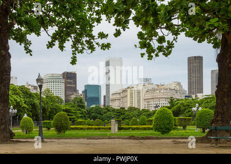 Vista dalla piazza di Parigi al centro della città e di Rio de Janeiro, Brasile, Sud America Foto Stock