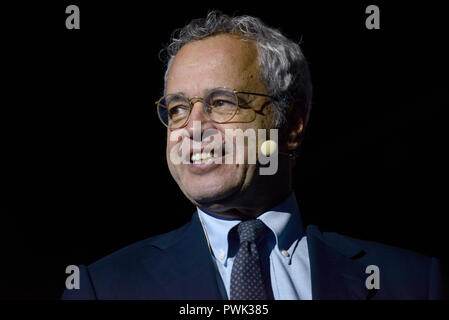 Roma, Italia. Xvi oct, 2018. Enrico Mentana modera il gruppo delle ance, Associazione Nazionale dei Costruttori, presso l Auditorium della conciliazione di Roma. Credit: Indipendente Agenzia fotografica/Alamy Live News Foto Stock