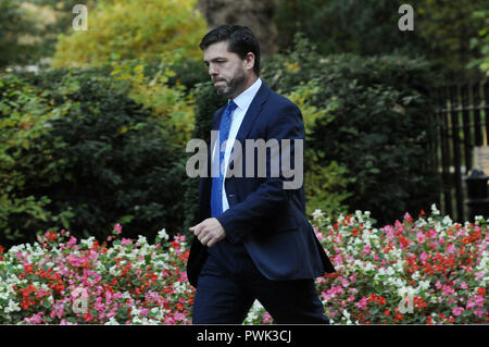 Londra, UK, 16 ottobre 2018 Stephen Crabb arriva a Downing Street come PM Theresa Maggio tiene i suoi martedì riunione del gabinetto. Credito: JOHNNY ARMSTEAD/Alamy Live News Foto Stock