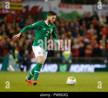 Aviva Stadium, Dublino, Irlanda. Xvi oct, 2018. La UEFA Nazioni League Football, Irlanda contro il Galles; Matt Doherty sulla sfera per Rep di credito Irlanda: Azione Plus sport/Alamy Live News Foto Stock