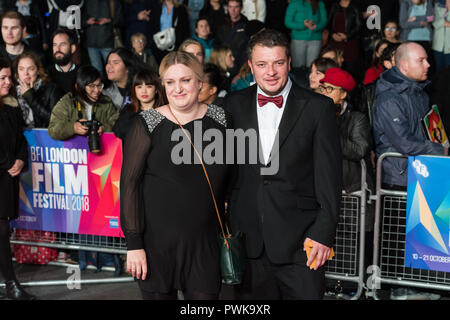 Londra, Regno Unito. Il 16 ottobre 2018. Daisy può Cooper (L) assiste la UK film premiere di 'Suspiria' a Cineworld, Leicester Square, durante la sessantaduesima London Film Festival Headline Gala. Credito: Wiktor Szymanowicz/Alamy Live News Foto Stock