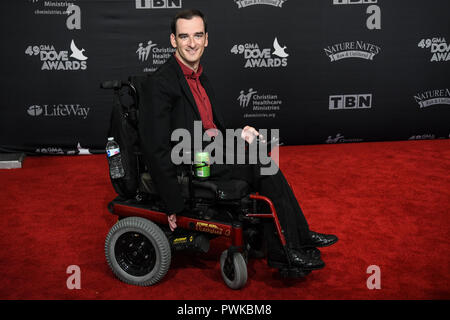 Nashville, Stati Uniti d'America. 16 ott 2018. Bradley Walker sul tappeto rosso al quarantanovesimo Colomba annuale premi in Lipscomb University in Nashville Tennessee. - Photo credit: Marty Jean-Louis Credito: Marty Jean-Louis/Alamy Live News Foto Stock