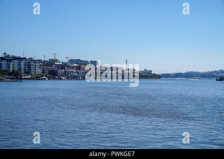 Vista la lana capannoni in Teneriffe oltre il Fiume Brisbane, Australia Foto Stock