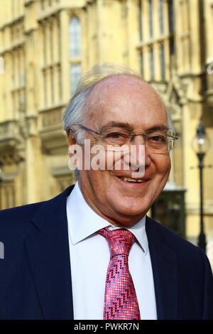 Lord Howard ha ritratto a Westminster, Londra, Regno Unito. Il 16 ottobre 2018. Sfida universitaria. Michael Howard era capitano della sua squadra che rappresentava la sua vecchia università, Peterhouse Cambridge, e la sua squadra ha vinto il concorso nel 2018. Il diritto onorevole il Signore Howard di Lympne ha una laurea in diritto ed economia. Politici famosi. Russell Moore / Alamy. Russell Moore portfolio page. Foto Stock