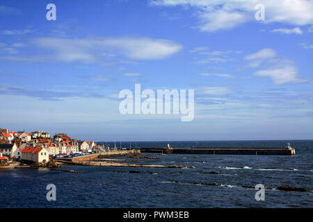 Una vista di Pittenweem villaggio di pescatori sulla costa orientale della Scozia. Foto Stock