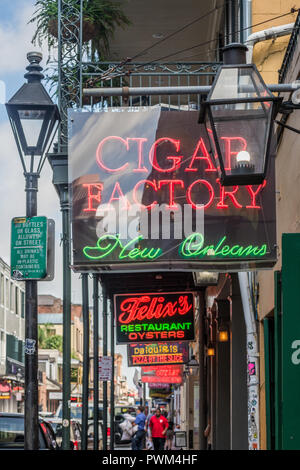 Indicazioni su Bourbon Street nel Quartiere Francese Foto Stock