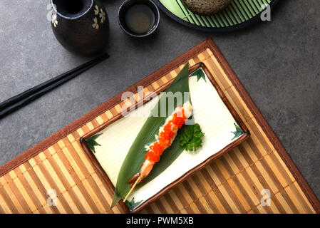 Yakitori: giapponese spiedini di gamberi/ gamberetti Foto Stock