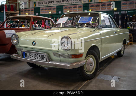 PAAREN IM GLIEN, Germania - 19 Maggio 2018: Piccola posteriore bimotore BMW auto 700 Coupe LS, 1962. Die Oldtimer Show 2018. Foto Stock