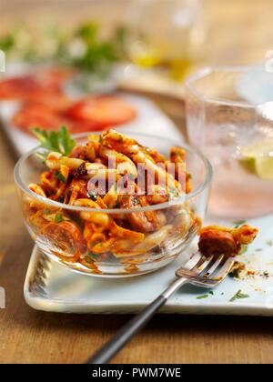 Insalata di pasta con chorizo e formaggio manchego Foto Stock