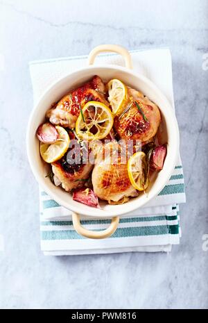 Pollo al limone con miele e salsa di soia smalto Foto Stock