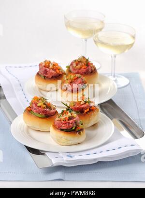 Riquadro condito con cotechino (bobine e rabboccato con materie carne di salsiccia, Italia) Foto Stock