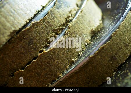 I semi di zucca olio essendo realizzati Foto Stock