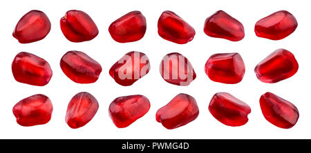 I semi di melograno isolati su sfondo bianco, close-up Foto Stock