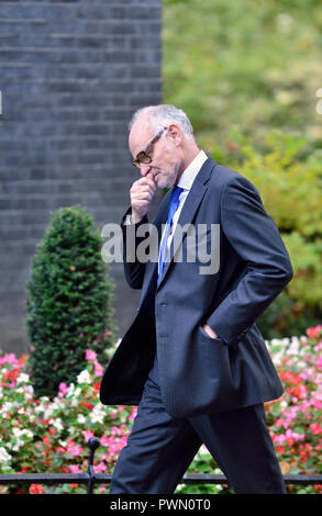 Crispin Blunt MP arriva verso la fine di una lunga riunione del gabinetto di discus Brexit, Downing Street 16 Ottobre 2018 Foto Stock