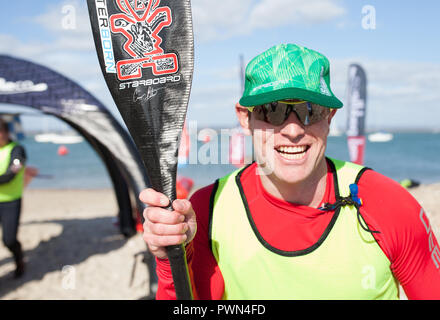 Ritratto di una pagaia boarder dopo una gara Foto Stock