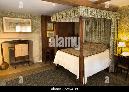 Regno Unito, Inghilterra, Oxfordshire, Kelmscott Manor, Jane Morris' camera da letto Foto Stock