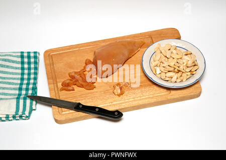 Pasta ai funghi con pollo e mandorle Foto Stock