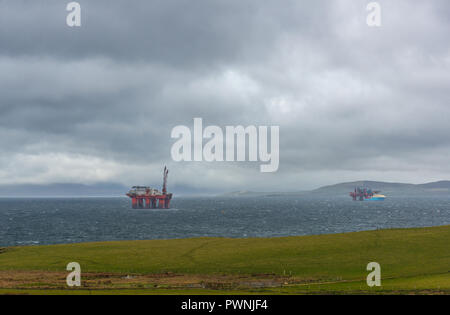 Impianti di trivellazione di petrolio nel Mare del Nord, Sapa flusso, Terraferma ,Orkney Islands, Scozia Foto Stock