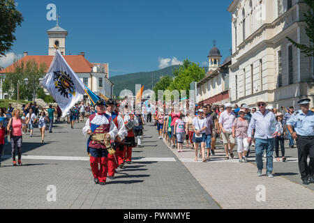 ALBA Iulia, Romania - 11 August 2018: cerimonia del Cambio della guardia presso la Cittadella Alba-Carolina in Alba Iulia, Romania. Foto Stock