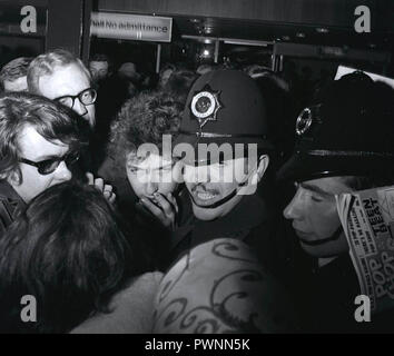 Londra, Regno Unito. Libreria. Bob Dylan è primo tour del Regno Unito. A Londra per una conferenza stampa. Aprile 1965. ReCaptioned 14.10.2016. Ref:LMK11-LIB141016-001. Credito: punto di riferimento / MediaPunch ****tassi più elevati applicare - SET mai prima pubblicata**** Foto Stock